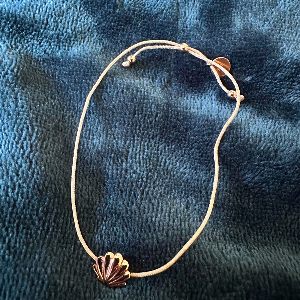 Adjustable charm bracelet